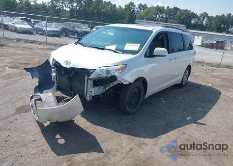 2016 Toyota Sienna Xle Premium 8 Passenger z USA, uszkodzony, nr VIN 5TDYK3DC0GS735555